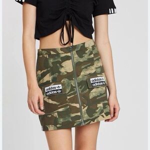 Adidas Originals Camouflage Zip-Up Skirt Size M